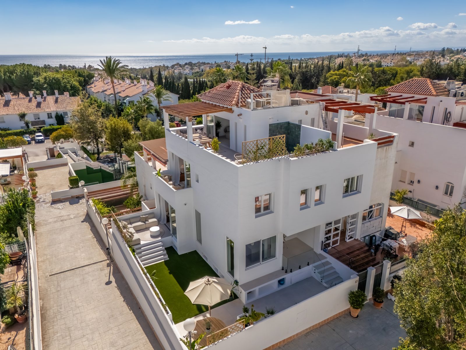 Aerial view of a renovated townhouse in Arroyo de las Piedras, Nagüeles, Marbella