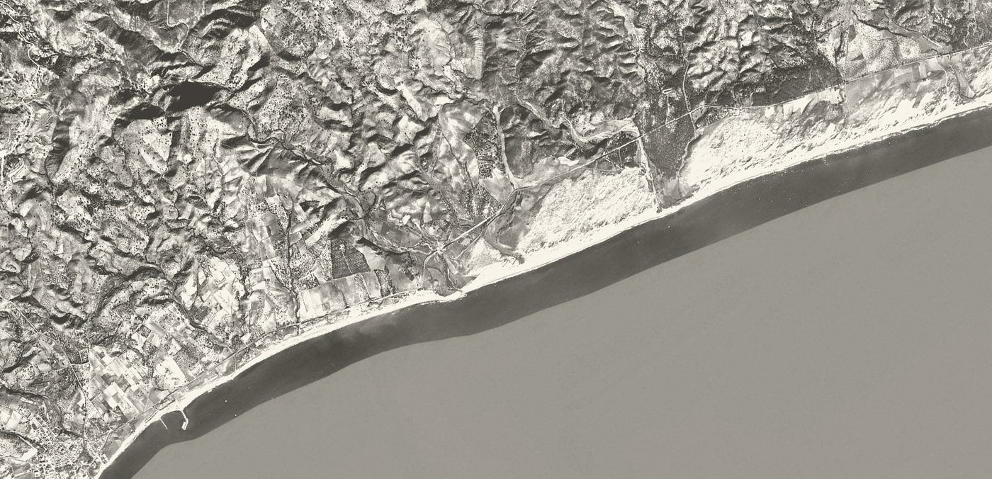 The Bahía de Marbella coast in 1956, dune, beach and the old coast road