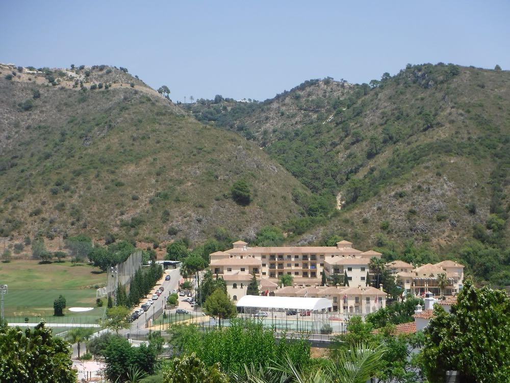 Benahavis valley development and limited plot availability, Benahavis property market report Q4 2025