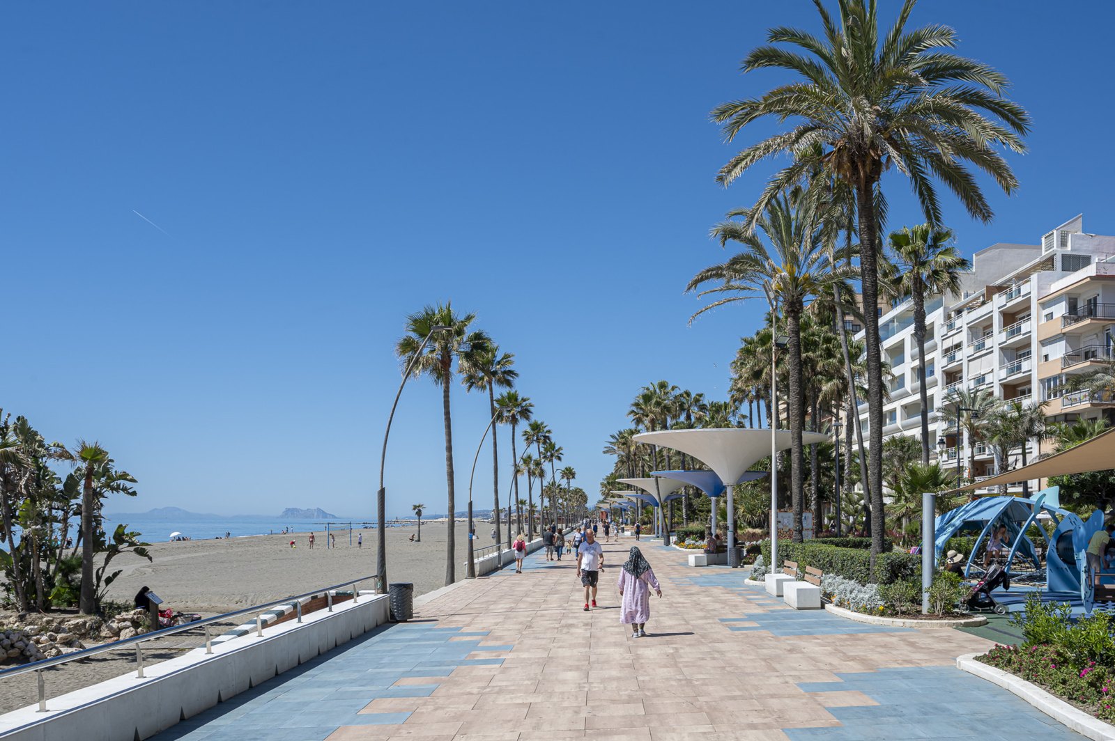 The promenade along Playa de la Rada in Estepona, palms and the beach beyond