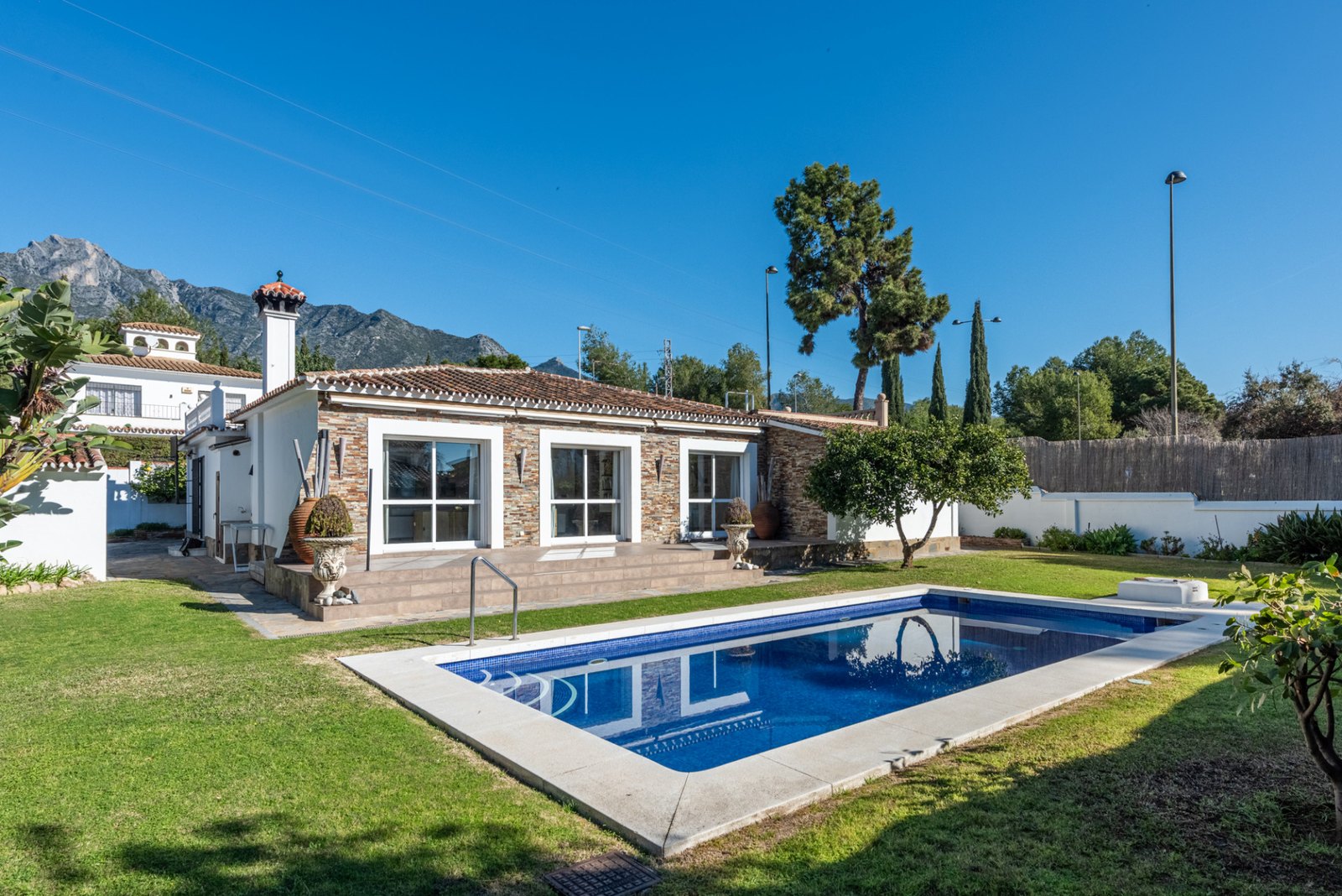 A garden and low villa on one of the four lanes of La Carolina, Marbella
