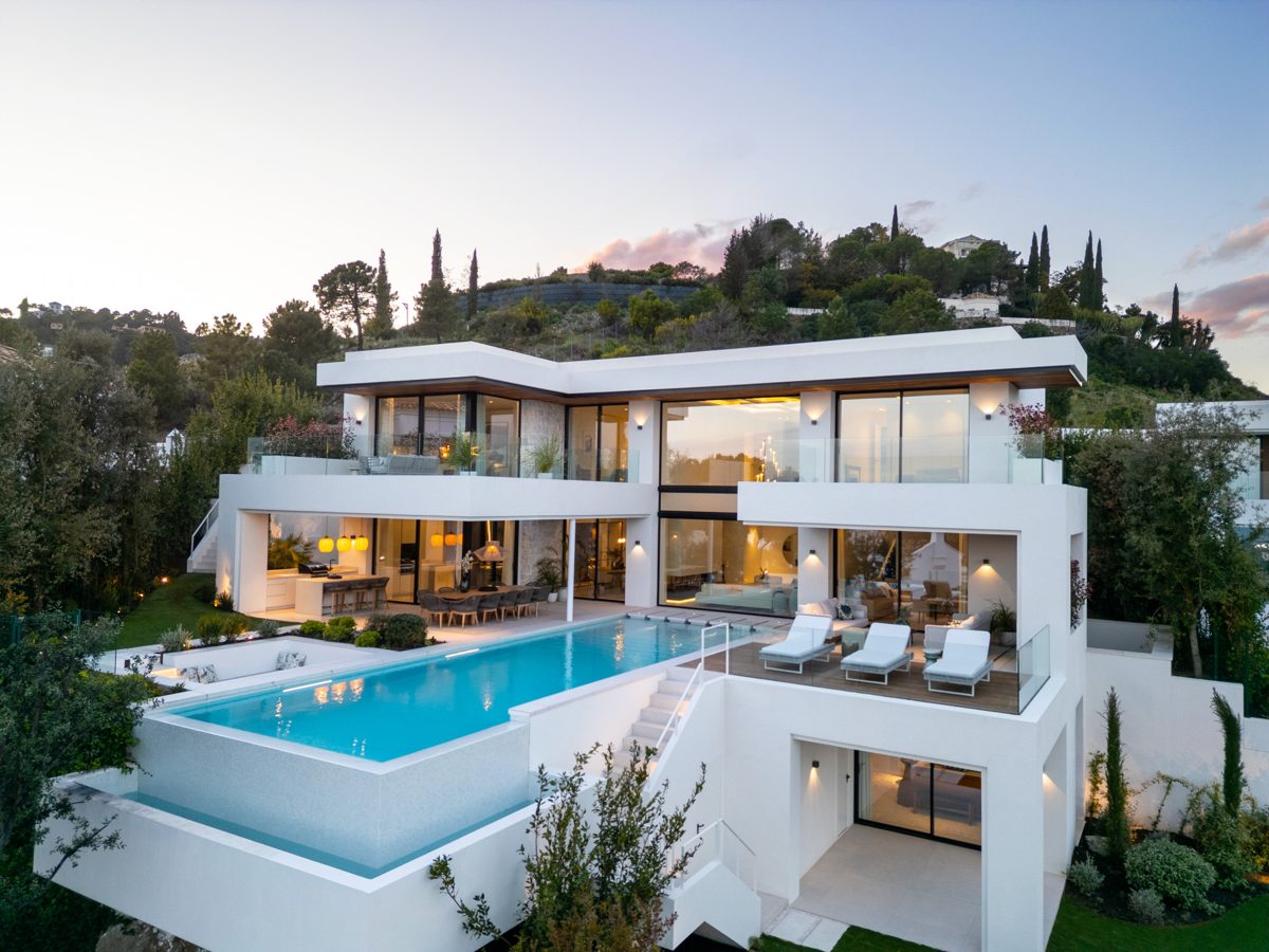 Contemporary villas on the hillside at La Quinta, Benahavís