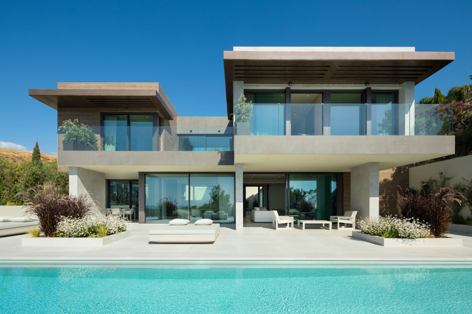 Pool and garden of a villa at Los Flamingos, Benahavís