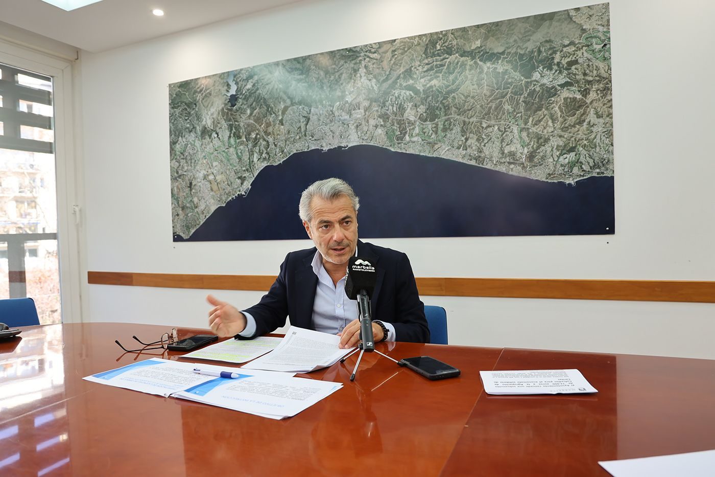 Marbella's Urbanismo delegation presenting the changes to the building licence rules