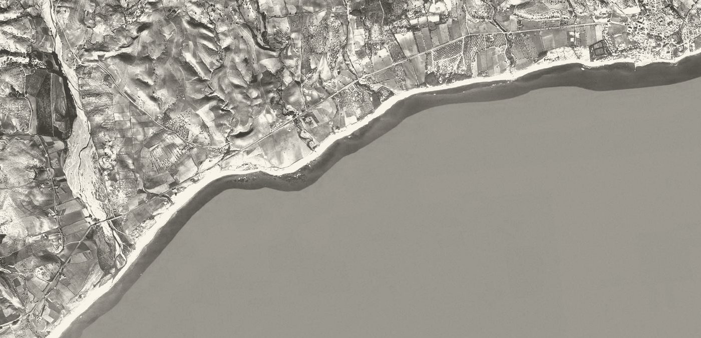 The Puente Romano stretch of the Marbella coast in 1956, farmland running down to the beach