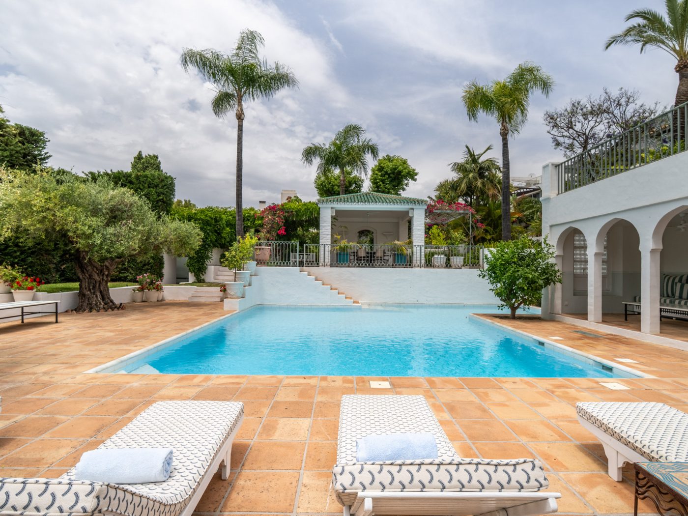 Pool and garden of a villa in Sierra Blanca