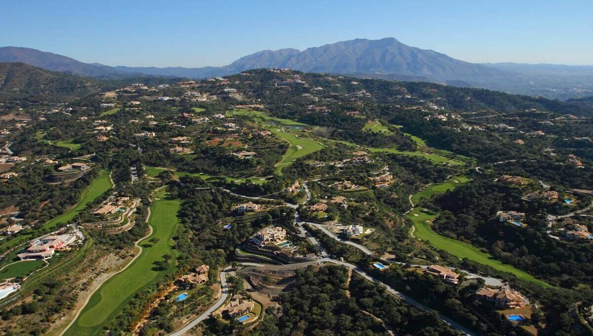 Aerial view over a Benahavís golf valley