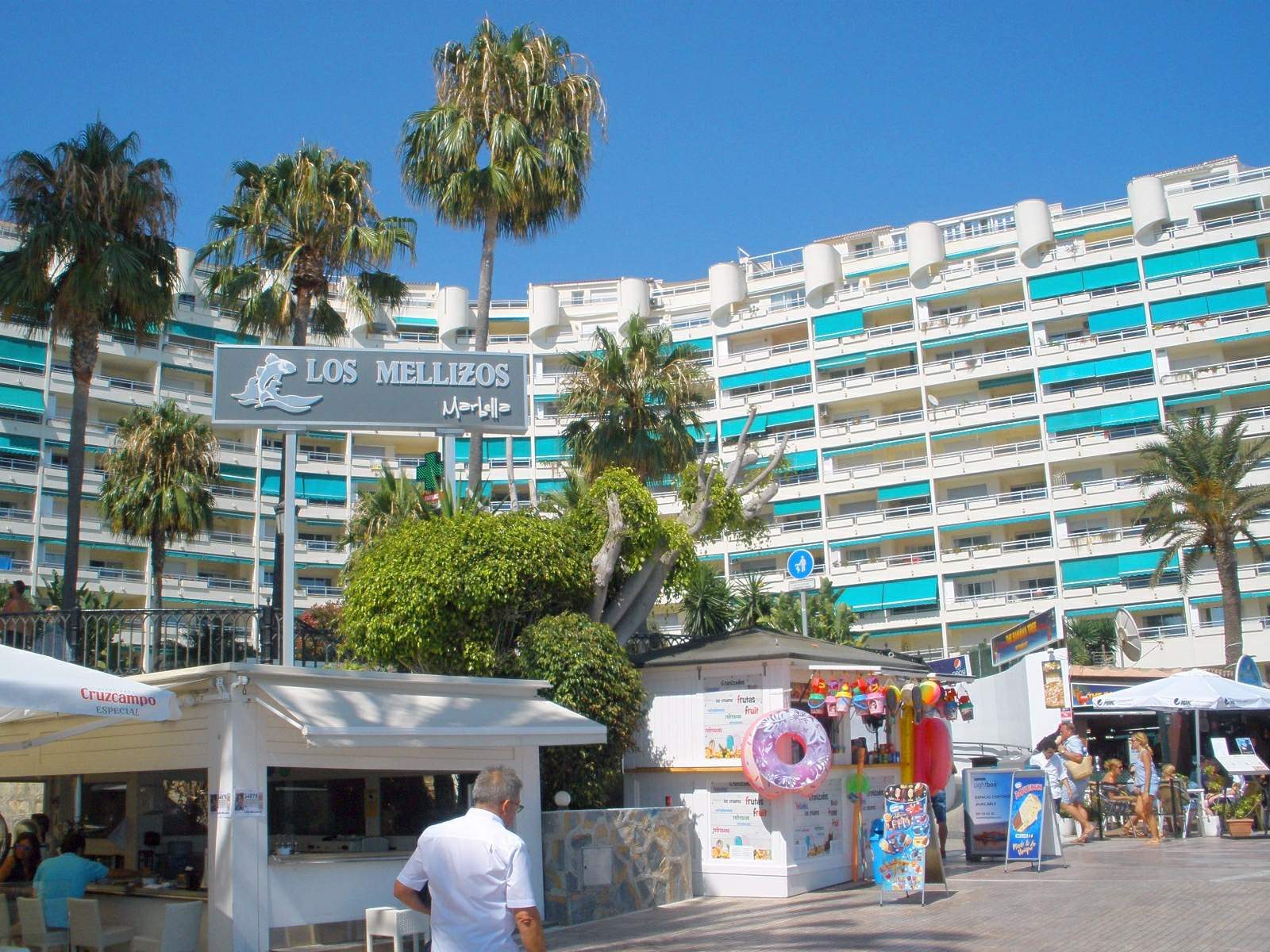 The six metre transit easement along the Marbella coastal boundary