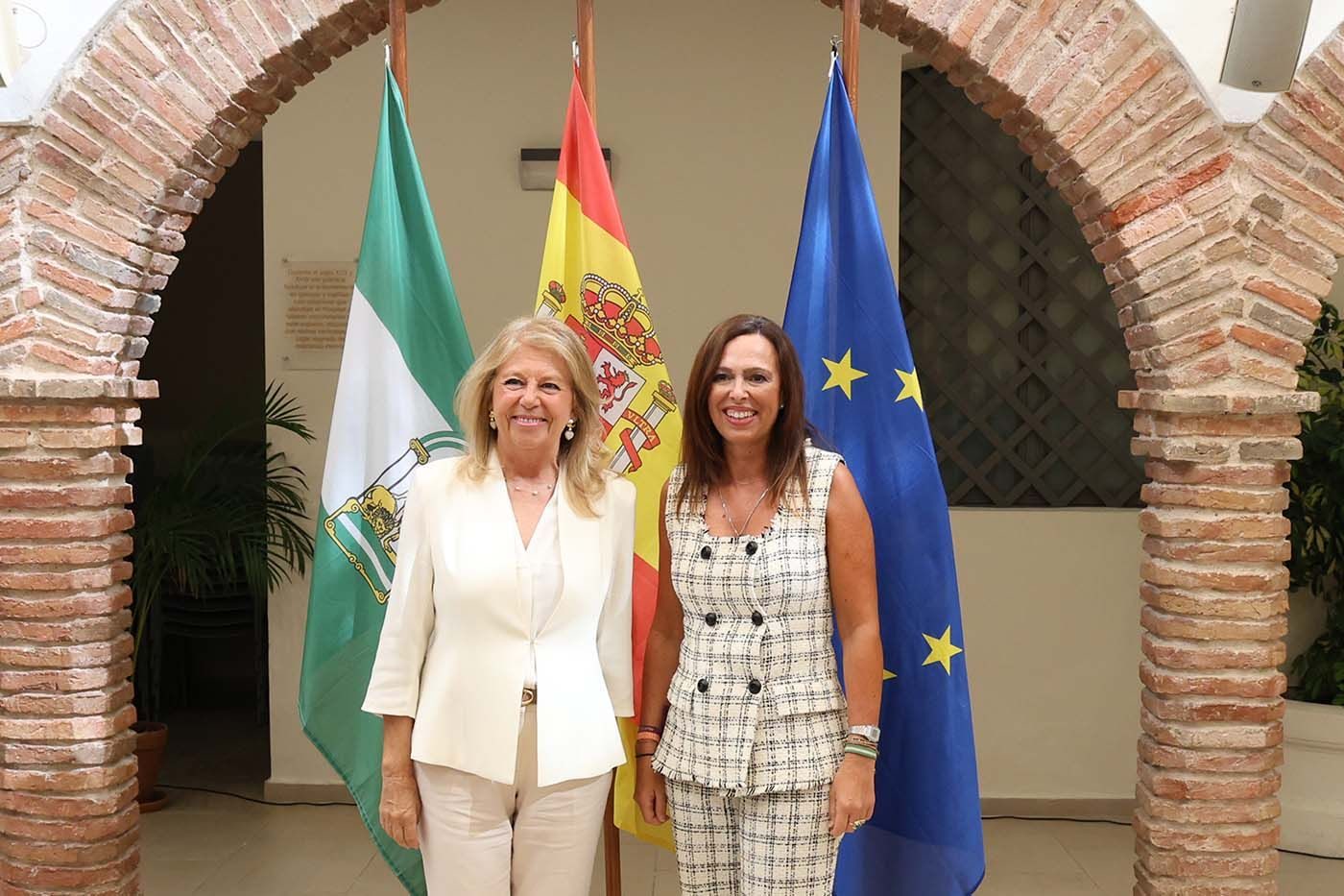 Marbella mayor and the regional territory minister at the town hall before the Marbella PGOM approval plenary