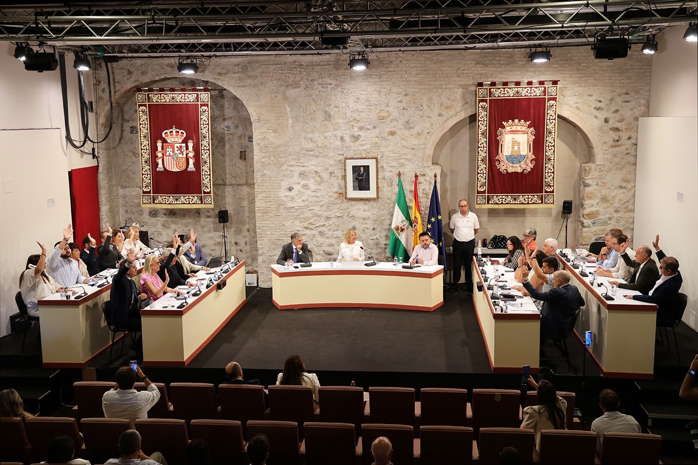 Marbella PGOM news, the plenary vote of 18 September 2026 with councillors voting by show of hands