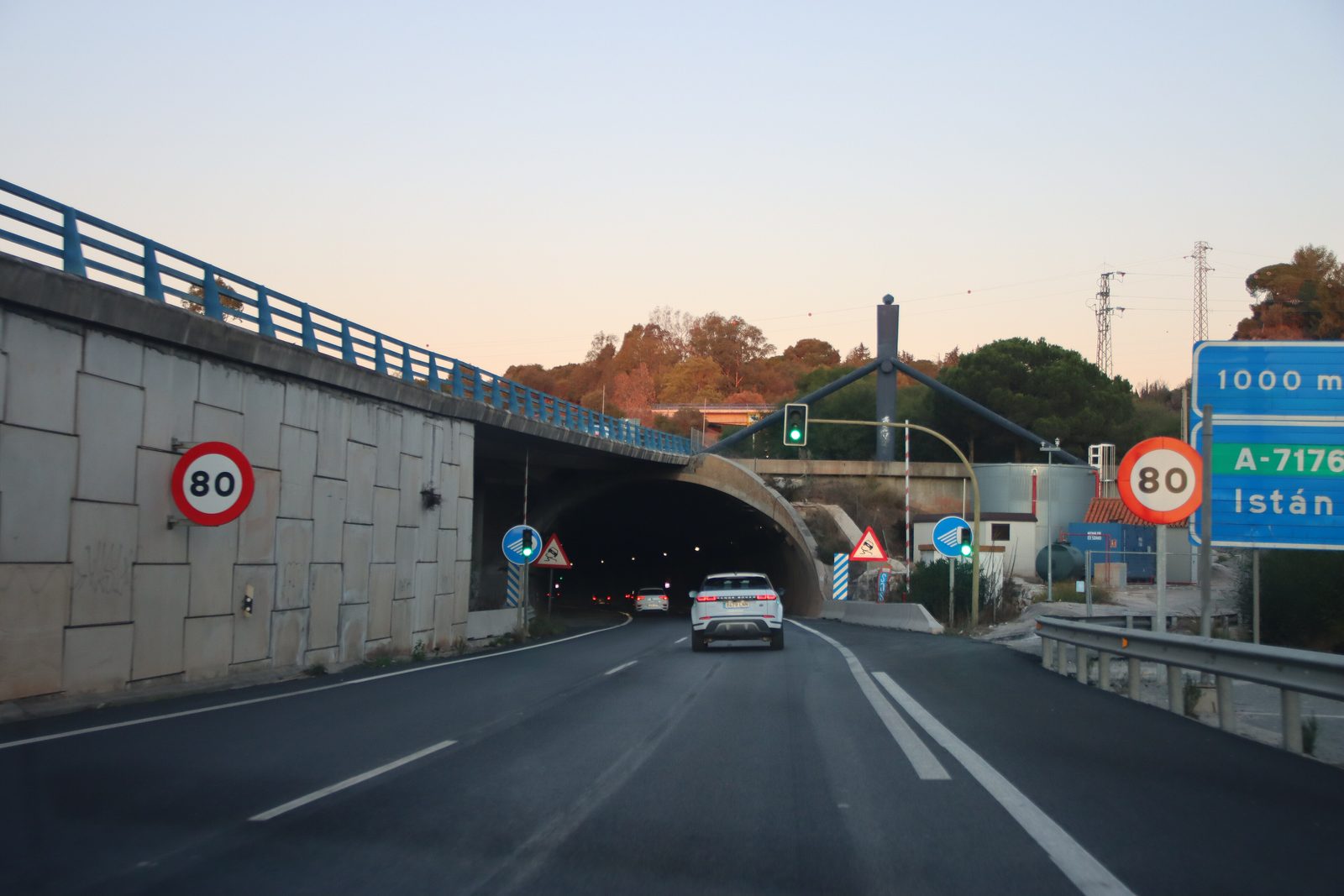 An A-7 junction in Marbella with signs for the A-7176 to Istán