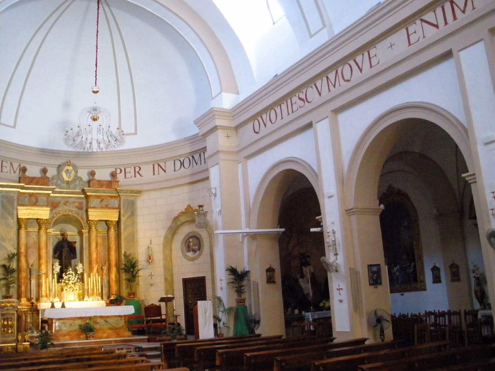 Interior of the Iglesia de San Pedro in San Pedro de Alcántara