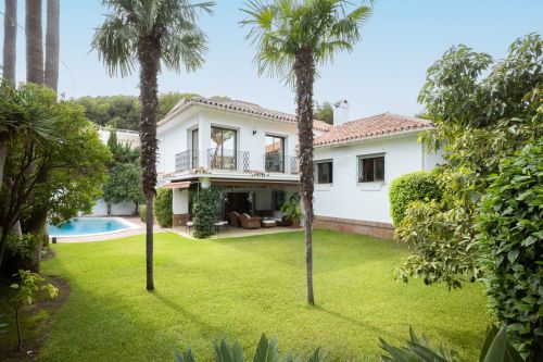 5 bedroom villa for sale in Los Monteros, Marbella Este