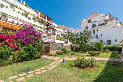 Apartment in a quiet development on the Golden Mile with tourist license.