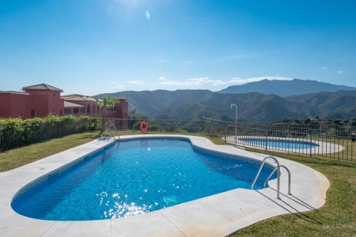Luxury 2-bedroom holiday apartment with sea views in Istán, Costa del Sol