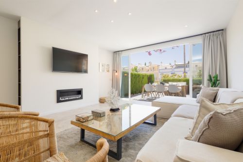 Luxury 3-bed penthouse with sea views in frontline beach Marbella East