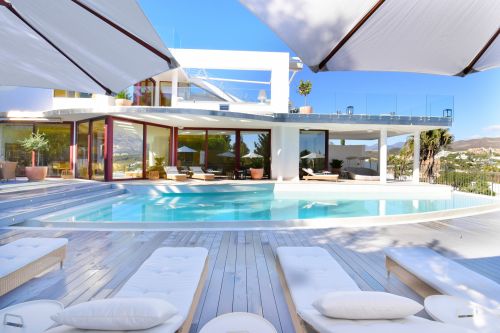 Spectacular South-East Facing Four-Level Contemporary Villa with Sea and Mountain Views in the Heart of Nueva Andalucía’s Golf Valley