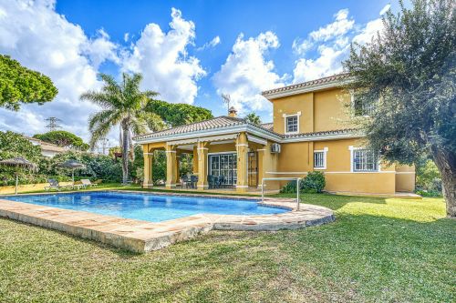 Independent Mediterranean-Style Villa Just 900 m from the Beach – Marbella East