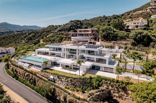 Welcome to La Isabella, the crown jewel of Marbella Club Golf Resort.