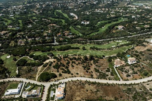 Flat south-facing plot in a tranquil area in La Reserva, an exclusive residential area in Sotogrande