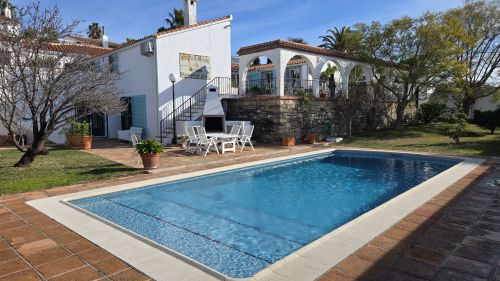 Charming traditional style Villa with Panoramic Sea Views and guest apartment in Puerto Romano, Estepona