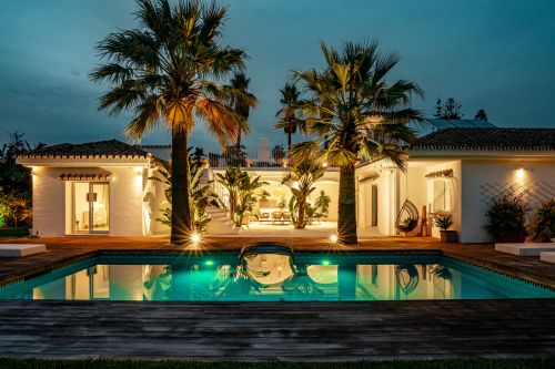 Beachside Villa, Walking Distance to Amenities on One of Marbella's Best Beaches