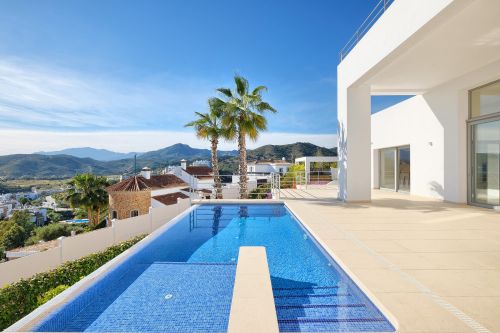 New built quality villa in Puerto del Capitan.
