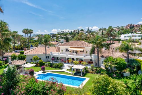 Exquisitely Located Villa with Garden
