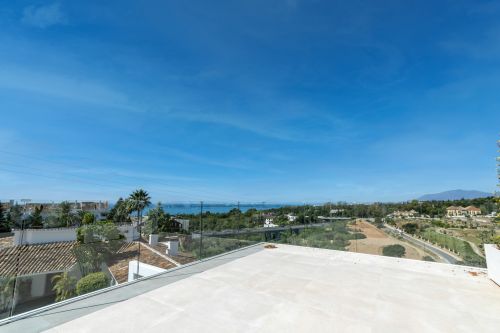 4 bedroom villa for sale in El Mirador, Marbella