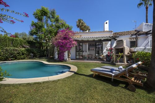 4 bedroom villa for sale in Nueva Atalaya, Estepona East