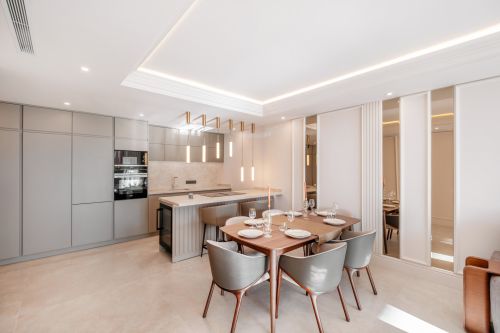 Beachfront 3-Bed Apartment on the New Golden Mile