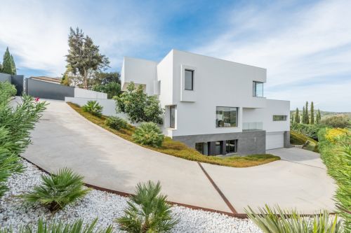 Multilevel contemporary style villa in a quiet location at the end of a cul-de-sac with views to the Almenara Golf Course.