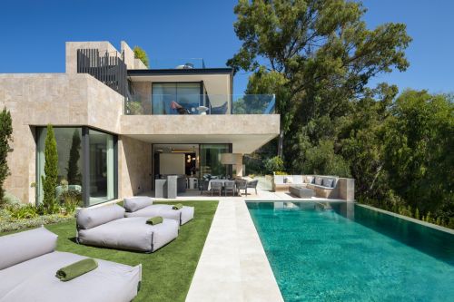 Stunning Villa In Nueva Andalucia