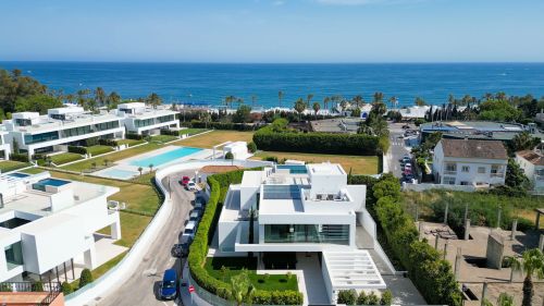 Modern luxury villa in Marbella's Golden Mile.