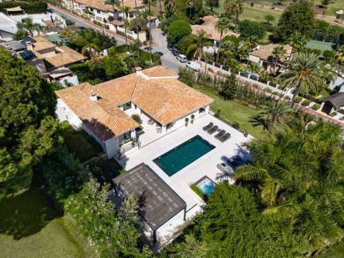 Exquisite villa with panoramic views.