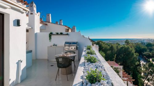 Modern Duplex Penthouse in Coto Real with Sea Views