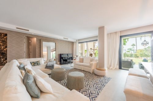 Luxurious, spacious apartment in Mediterranean paradise.