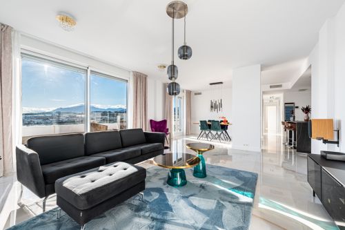 Modern 2-bedroom Penthouse with Sea and Mountain Views in Nueva Andalucia