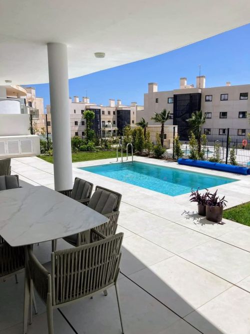 Luxury 3 bed garden villa in Higuerón West with Tourist Licence