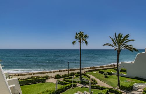 Newly refurbished luxury townhouse front line beach in Golden Mile