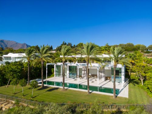 uxurious Golfside Villa with Views