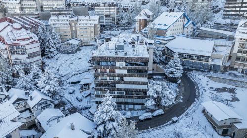 Apartamento de Alta Gama con Vistas Panorámicas a Sierra Nevada y Diseño Escandinavo