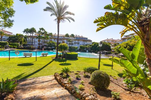 Ground floor flat for & rent with private garden, Dama de Noche