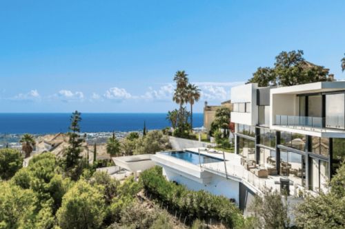 Villa in Altos de Los Monteros, Marbella with Exceptional Design