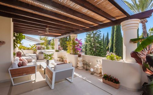 Exquisitely renovated, spacious duplex penthouse in Las Alamandas, Nueva Andalucía