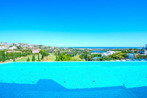 Luxury Villa on the Frontline of Golf in Los Flamingos, with Panoramic Sea Views..