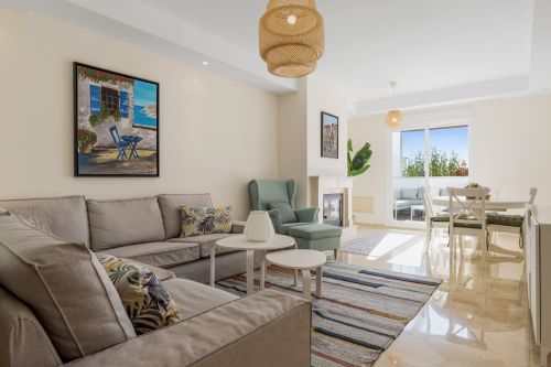 Elegant & Bright  4-Bedroom Duplex in Aloha Royal, Marbella