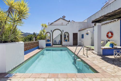 Luxury Retreat with Stunning Views