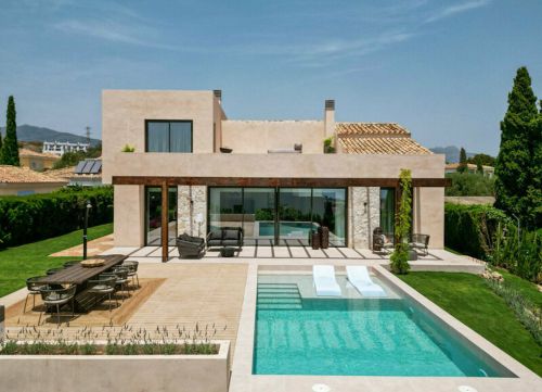 Elegant Modern Villa with Sea Views