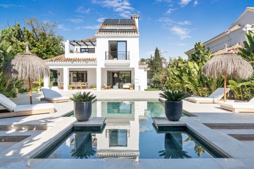 Modern Luxury Villa in Parcelas Del Golf